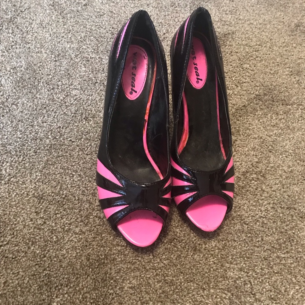 Black and pink heels